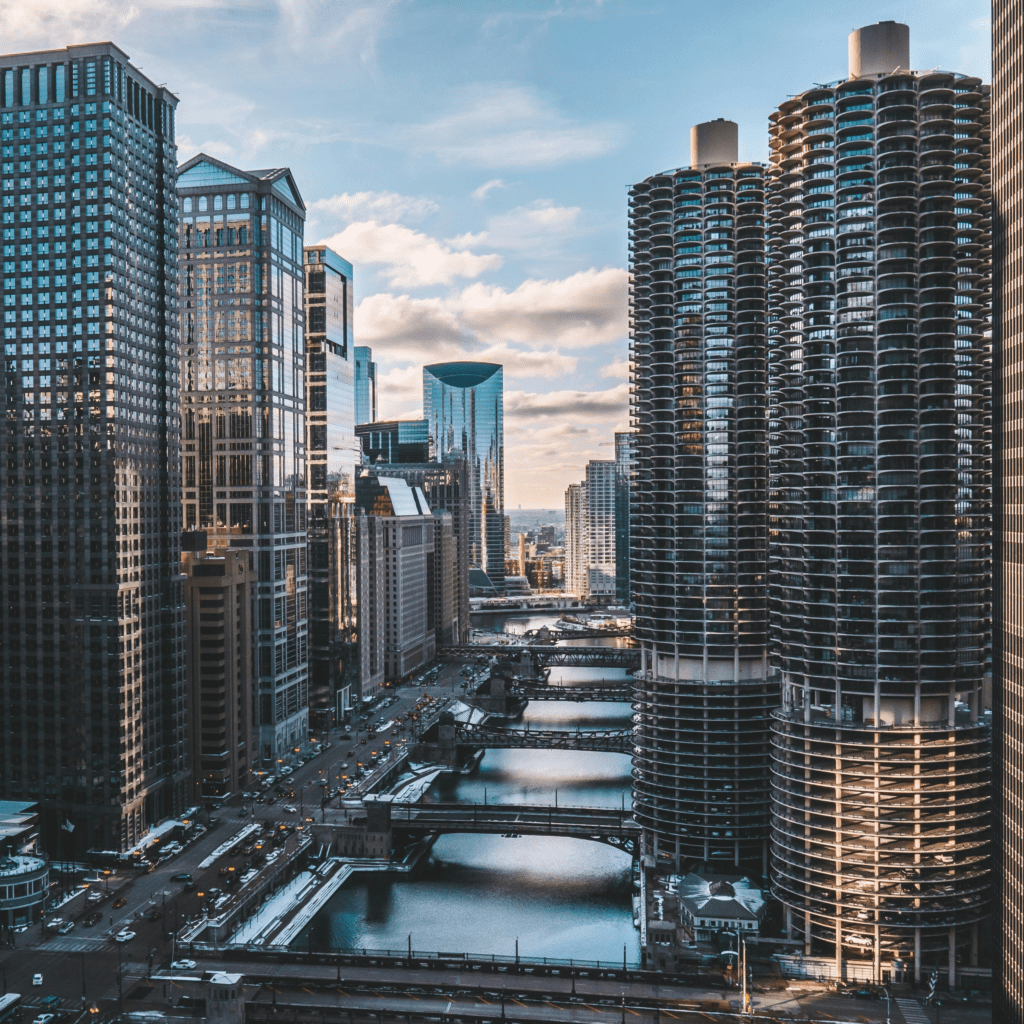 Buildings in downtown Chicago along the river